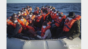 목숨 건 난민길…지중해 난민 사망자 올해 두배↑