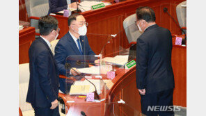 靑, 전 국민 재난지원금 ‘당정 충돌’ 예의 주시