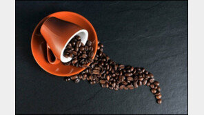 “하루 커피 1잔, 코로나 감염 위험 10% 낮춘다…채소도 예방에 도움”