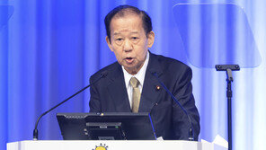 日자민당 니카이 간사장 “도쿄올림픽 개회식때 文대통령 꼭 와 달라”