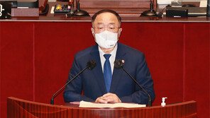 [사설]‘9전 9패’ 洪 부총리 “전국민지원금 반대”, 이번에도 빈말 되나