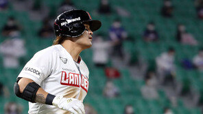 SSG 추신수, 팔꿈치·어깨 치료 위해 2주 일정 미국행