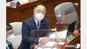 홍남기 “신용카드 캐시백, 배달앱·온라인도 포함시킬 수 있어”
