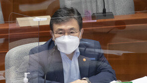 비수도권 생활치료센터도 ‘포화’ 임박…정부 “5000병상 추가 확보”