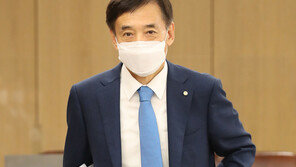 이주열 “금리 인상, 늦으면 늦을수록 많은 대가 치를 것”