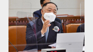 與 맞서는 홍남기 “국회가 전국민 재난금 결정해도 안 따를 것”