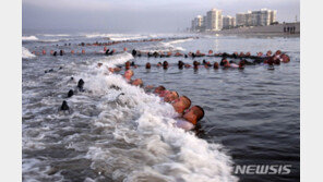 美해군 최초, 특수전 훈련 통과 여군 탄생
