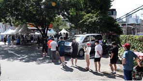 오후 6시 기준 전국 확진자 1043명…주말에도 1000명대