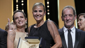 칸영화제 황금종려상에 ‘티탄’…사상 두 번째 여성 감독