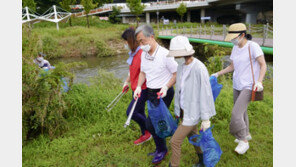 첫 정치행보 부인과 함께한 최재형, DJ-MB 배출 대하빌딩에 캠프 꾸린다