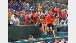 김하성 출전 샌디에이고 경기중 총소리에 대피하는 관중