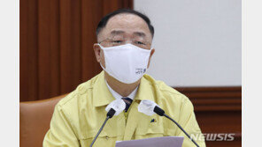 보라매병원 방역 현장 찾은 홍남기 “의료진 노고에 감사”