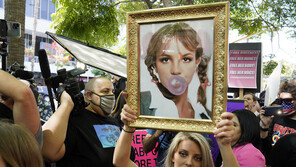 브리트니 스피어스 “아버지가 통제하는 한 공연 안해”