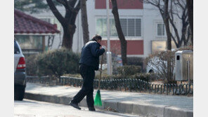 “근무 중 졸아?” 70대 아파트 경비원 마구 때린 50대 입주민