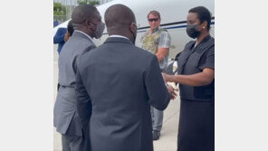 아이티 영부인, 상복에 방탄조끼 입고 귀국…23일 남편 장례식 참석
