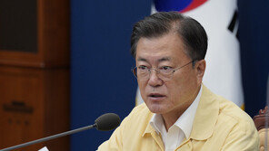 文대통령 “추경 보완해 자영업자 지원 확대…더 두텁고 폭넓게”