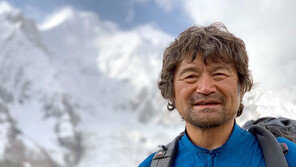 文대통령 “김홍빈 대장 등반, 지친 국민에게 또 하나의 희망”