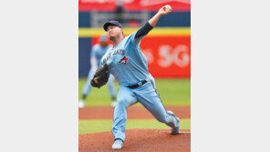 류현진 83구로 완봉승… 수염과 함께 체인지업 돌아왔다