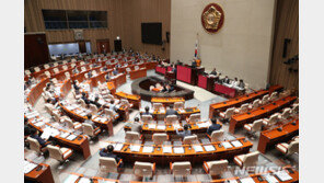 “33조+α” vs “삭감 먼저”…여야, 추경안 심사 첫날부터 신경전