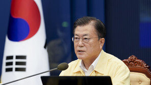 문 대통령 “청해부대 ‘안이한 대처’ 지적…겸허히 수용”