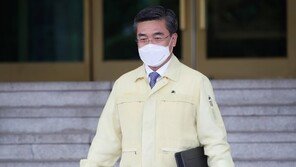 서욱 “청해부대 집단감염 매우 송구…백신 접종 노력 부족했다”