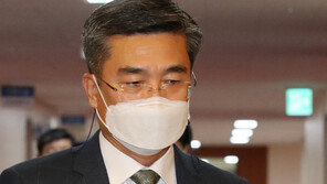 文, 청해부대 감염에 “軍, 안이하게 대처”…서욱 “접종 노력 부족, 책임통감”