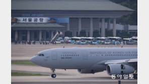 청해부대원 301명 귀환…軍수송기 성남 서울공항 도착