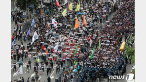 민노총 부위원장, ‘불법 집회 주도 혐의’로 첫 경찰 조사