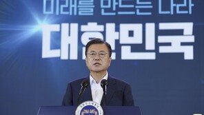 [속보]文대통령, 백신 예약시스템 마비 질책…“해결책 신속 모색”