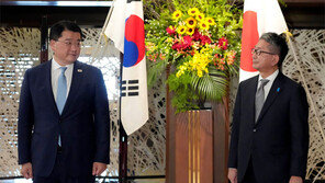 文 “한일 정상회담 실무협의 계속”… 양국 외교차관은 싸늘한 만남 
