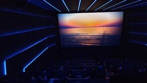 “너무 무서우면 불 켜드립니다” 역발상 극장에 관객 줄섰다