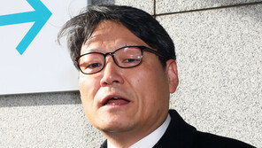 공수처, 청와대 압수수색 재시도…이광철 사무실 대상