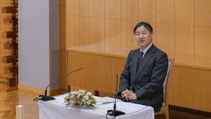 도쿄올림픽, 일왕한테도 ‘축하’ 못받는다…“개회 선언 변경 조정”