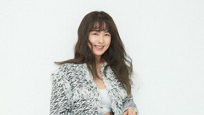 이요원, 크롭톱부터 레더까지 찰떡…힙한 동안 비주얼