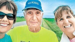 “소아암 퇴치 모금” 5800km 걷는 90세 美노인