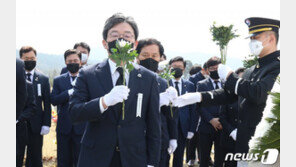 유승민, 천안함 용사 부인상 추모 “사랑하는 남편과 해후하시길”