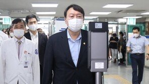 윤석열 “천안함 희생자 부인마저 소천…남은 아들에 관심 부탁”