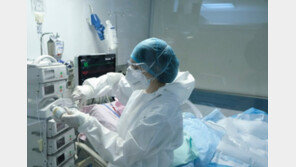 영국 연구팀 “코로나19 중환자실 의료진, 절반정도 정신건강 빨간불”