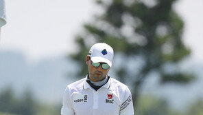 골프채 쥔 박찬호, 버디 3개로 ‘유종의 미’