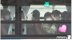 퇴함명령에 울먹인 청해부대원들…“자신보다 전우를 걱정했다”