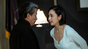 ‘악마판사’ 김민정, 분위기 압도…‘강렬’ 눈빛