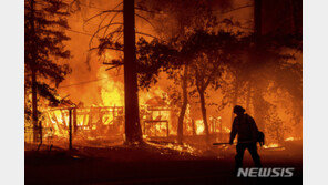美 캘리포니아 산불, 12일째 계속되며 수천채 건물 위협