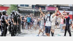 ‘아랍의 봄’ 앞장섰던 튀니지… 정국 혼돈에 총리 해임-의회 정지