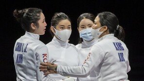 여자펜싱 대표팀, 9년만의 값진 ‘은빛 찌르기’