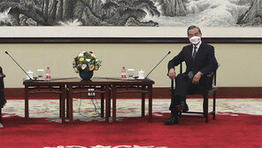 [단독]셔먼 ‘北 해킹 돕지 말라’ 경고에… 왕이 ‘3대 마지노선’으로 맞불 