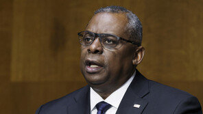 오스틴 美국방, ‘北 실용적 접근’ 재확인…“외교 열려 있다”