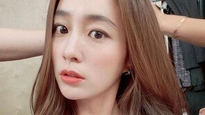 이민정, 청순 동안 비주얼…스무살 팬에 “친구야 말 놔” 센스 