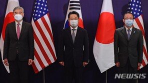 美성김, 日외무성 국장과 통화…남북 통신선 복원 “긍정적 단계”