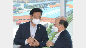 김경수 수감 사흘뒤, 가덕신공항 부지 찾은 與 