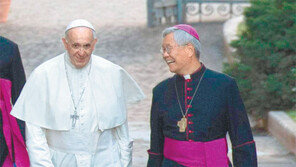 [단독]유흥식 대주교 “교황 방북 최우선 논의” 